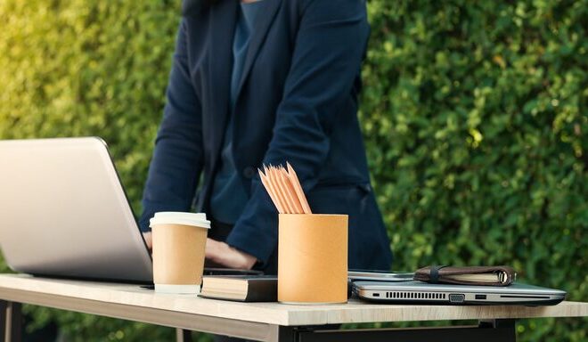 Jak efektywnie organizować czas pracy zdalnej i zachować równowagę życia